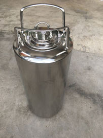 Barile su misura di birra fatta in casa degli ss, un barile trito e ritrito da 5 galloni con la valvola di limitazione della pressione e coperchi